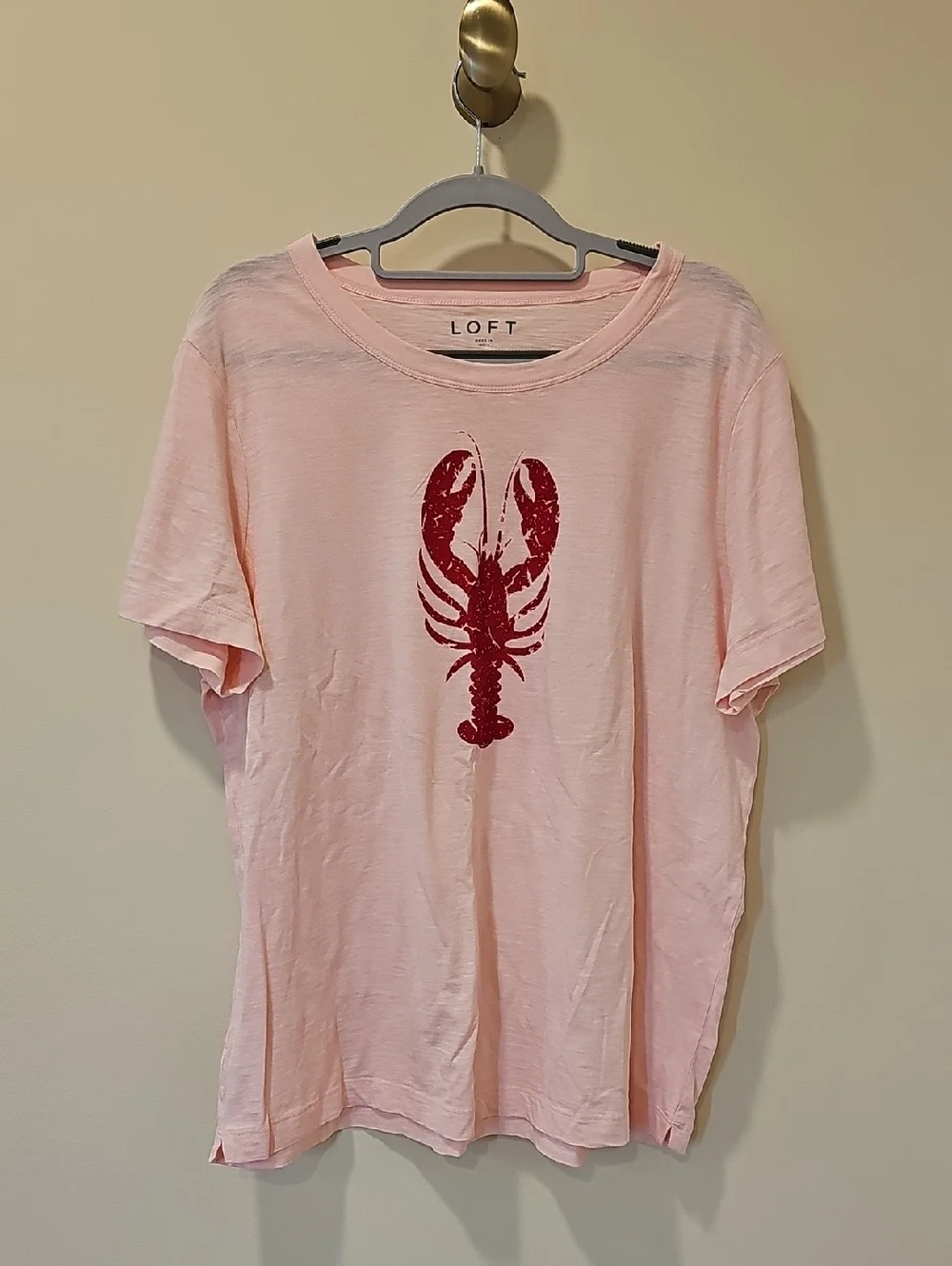 LOFT Light Pink Tee with Red Distressed Lobster Graphic; EUC; Size XL - Picture 1 of 4